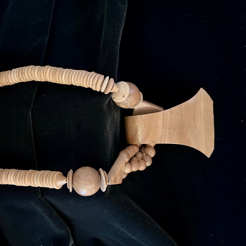 CHUNKY WOODEN NECKLACE